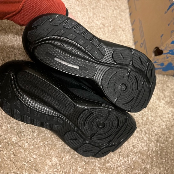 Brooks Glycerin 21
Women’s 7.5 B
Brand new in box - Picture 4 of 5